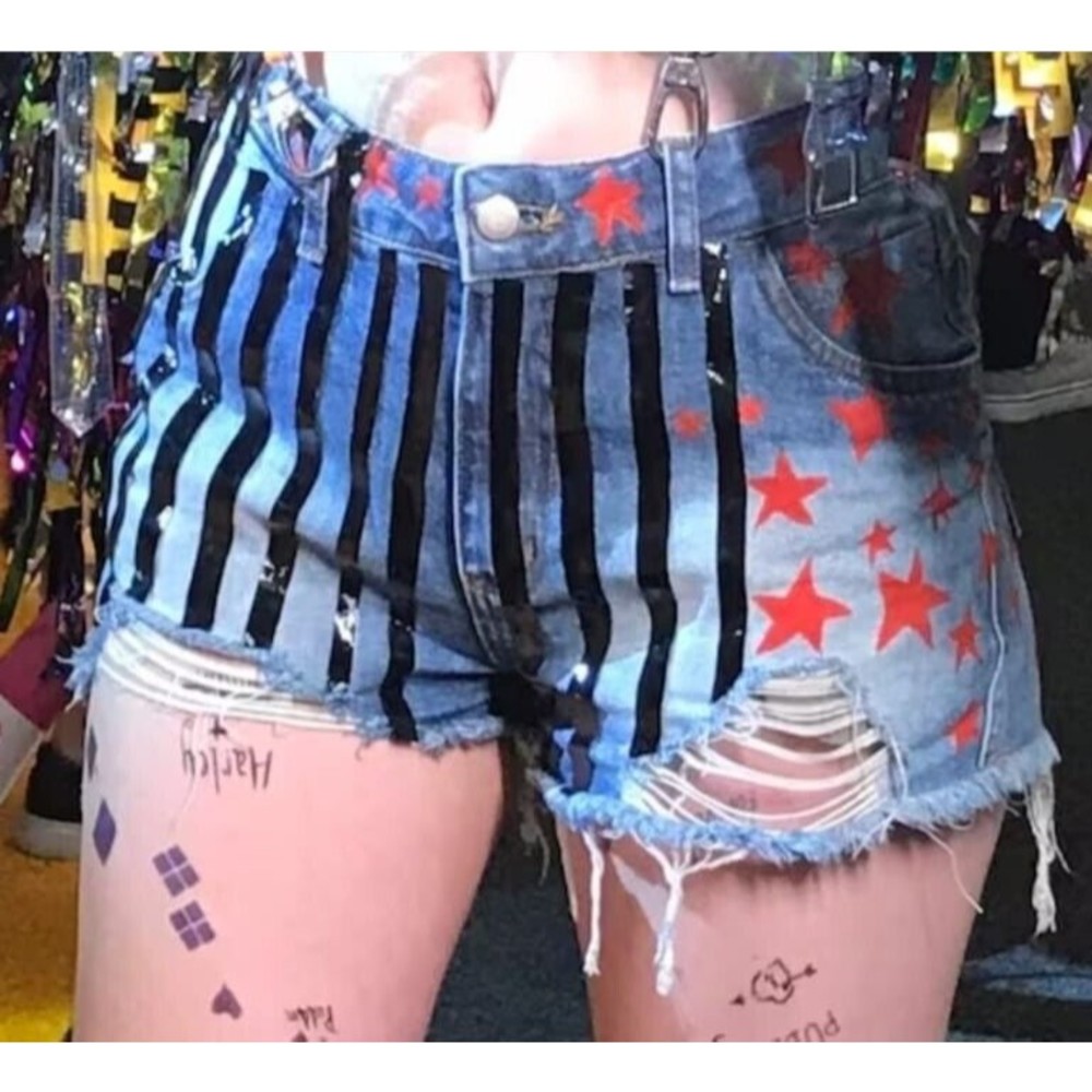 Birds of Prey Harley Quinn NWT Destructed Shorts Hi-Rise  Striped Denim Size 7